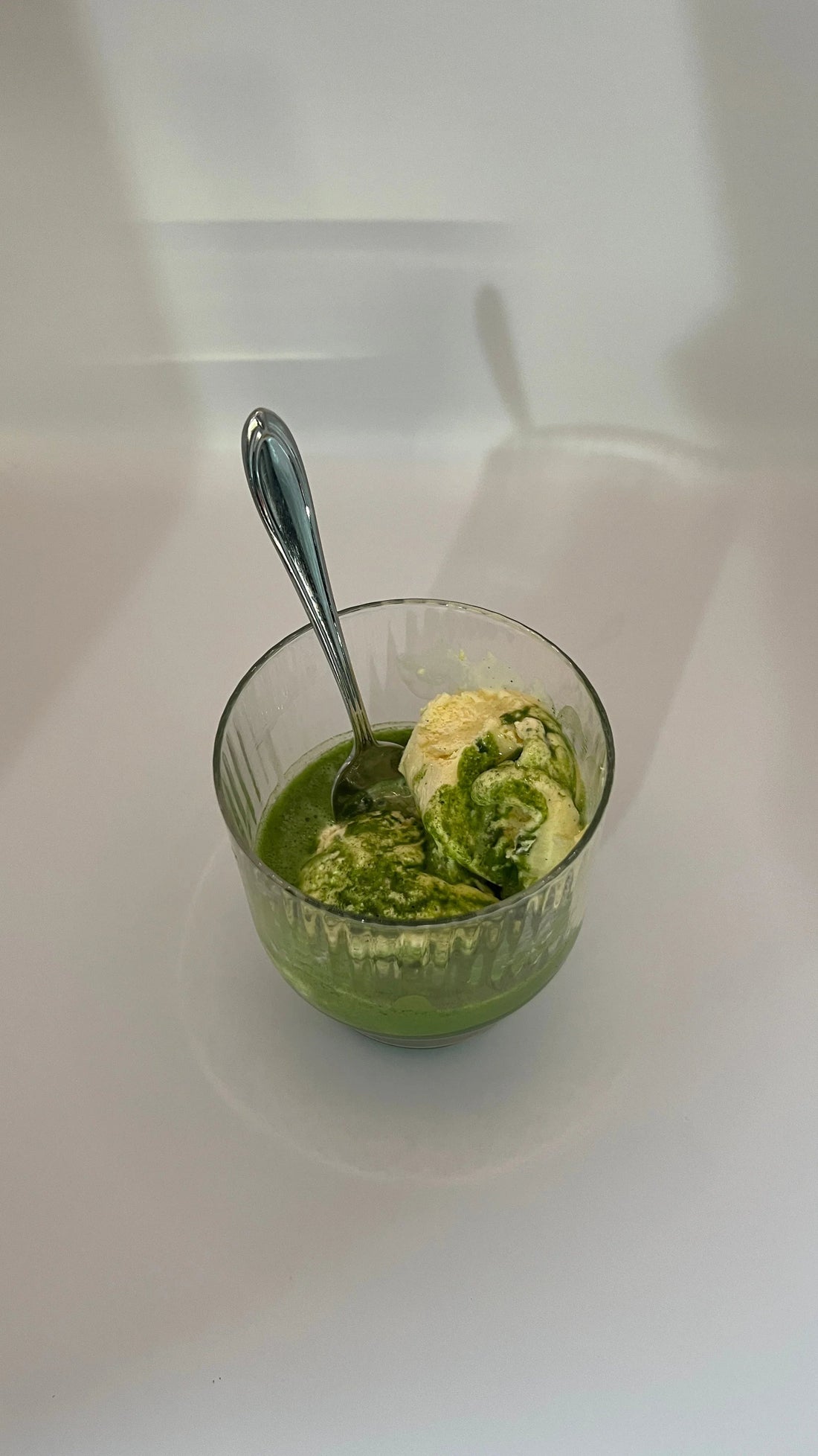 Vanilla Matcha Affogato – Das perfekte Dessert aus Matcha & Vanille - Syrutopia
