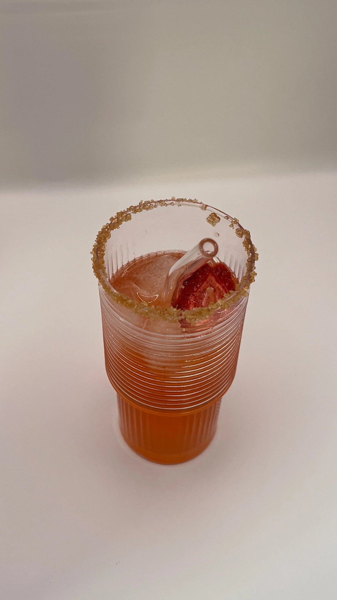 Strawberry Basil Lemonade Spritz – Frisch & fruchtig - Syrutopia